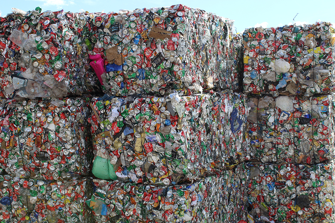 La planta de tratamiento recupera 9.000 toneladas de residuos al año para su reciclaje